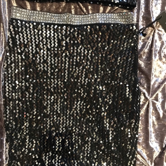 Two Piece Glam - Picture 4 of 11